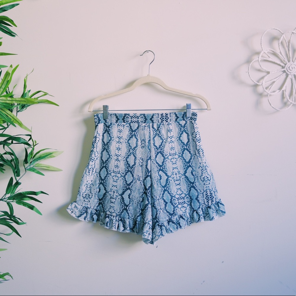 ✰ sleek snakeskin shorts ✰